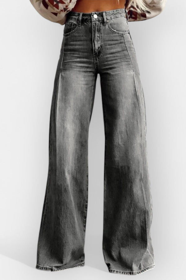 Pantaloni a gamba larga con design svasato