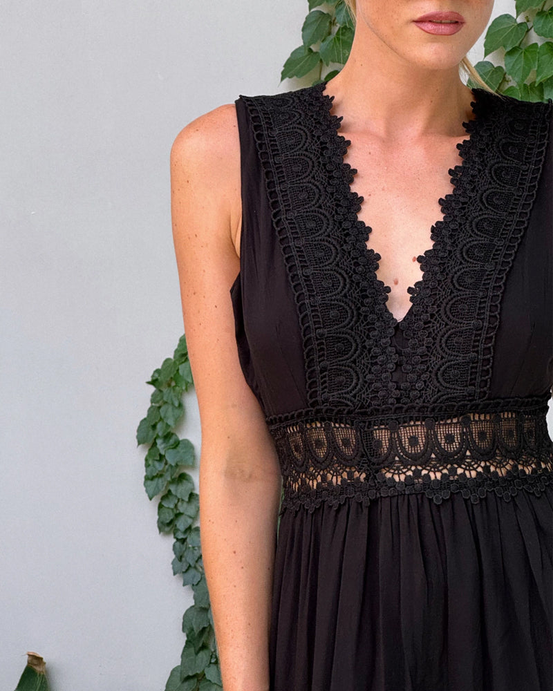 Eleni | Vestito elegante con pizzo e scollo a V