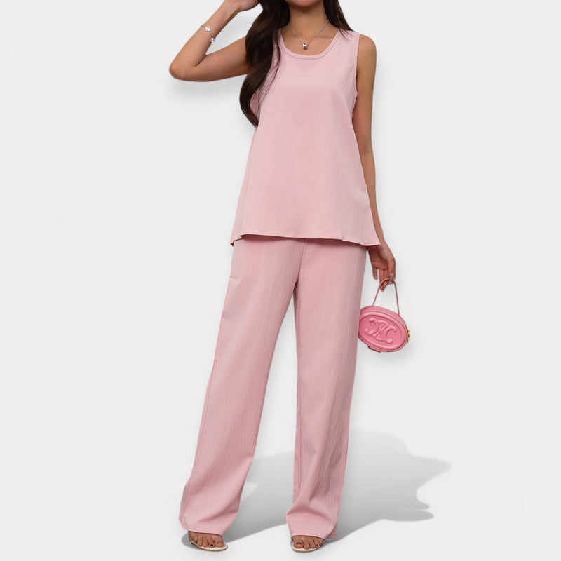 Completo comodo con top senza maniche e pantaloni larghi