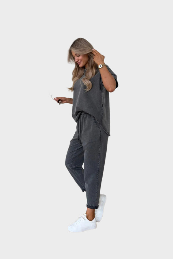 Completo casual con maglietta e pantaloni jogger