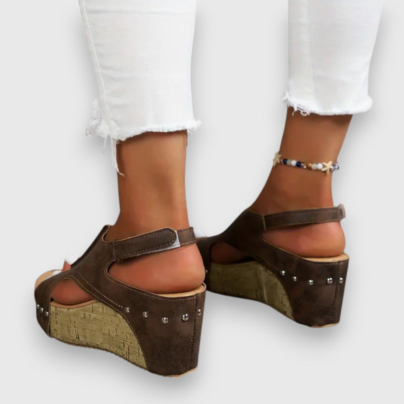 Eleganti sandali con plateau