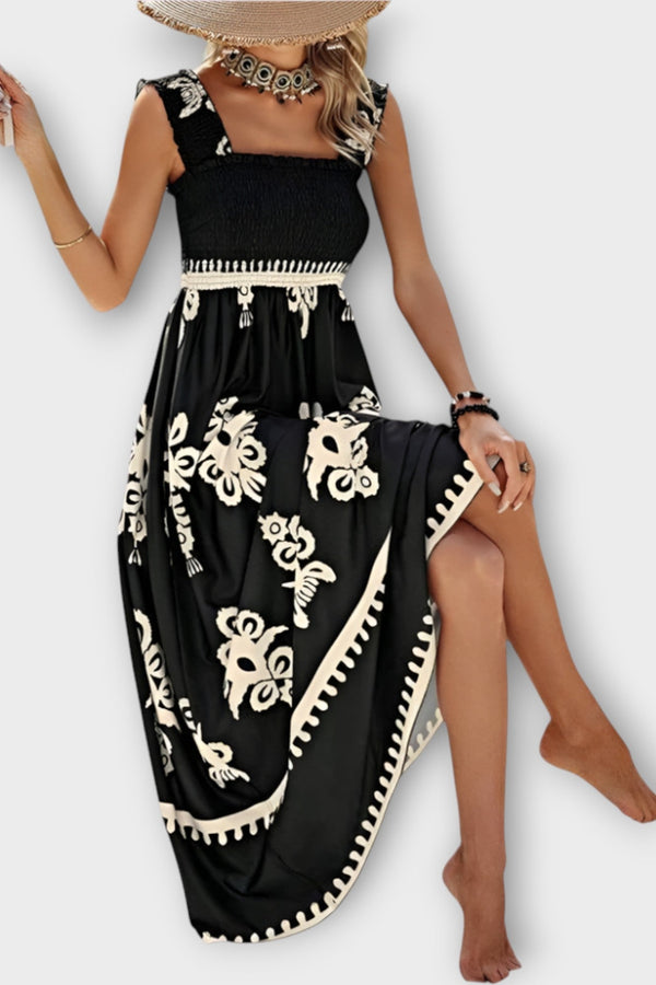 Elegante abito da spiaggia con scollo quadrato