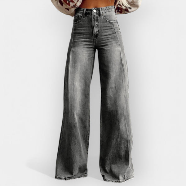 Pantaloni a gamba larga con design svasato