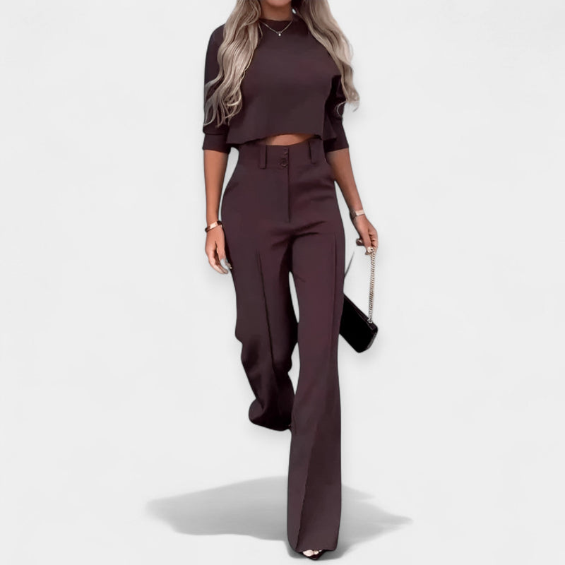 Completo crop top e pantaloni