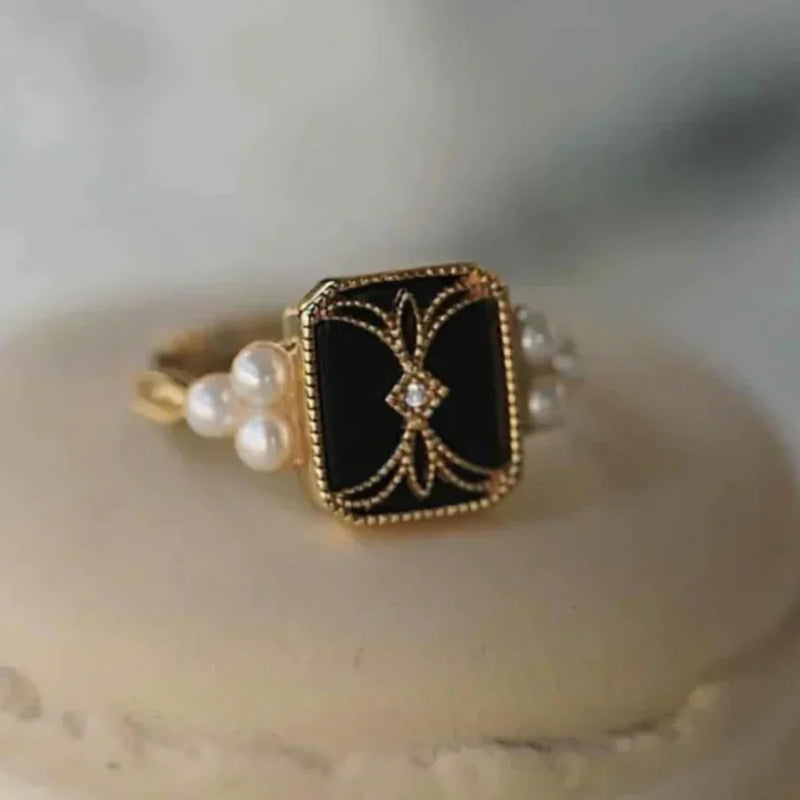 Anello antico in oro con perla nera dorata | Oro