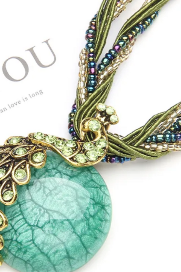 Collana con sfera verde abbagliante