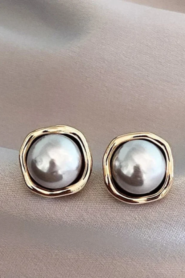 Orecchini eleganti con perla nera
