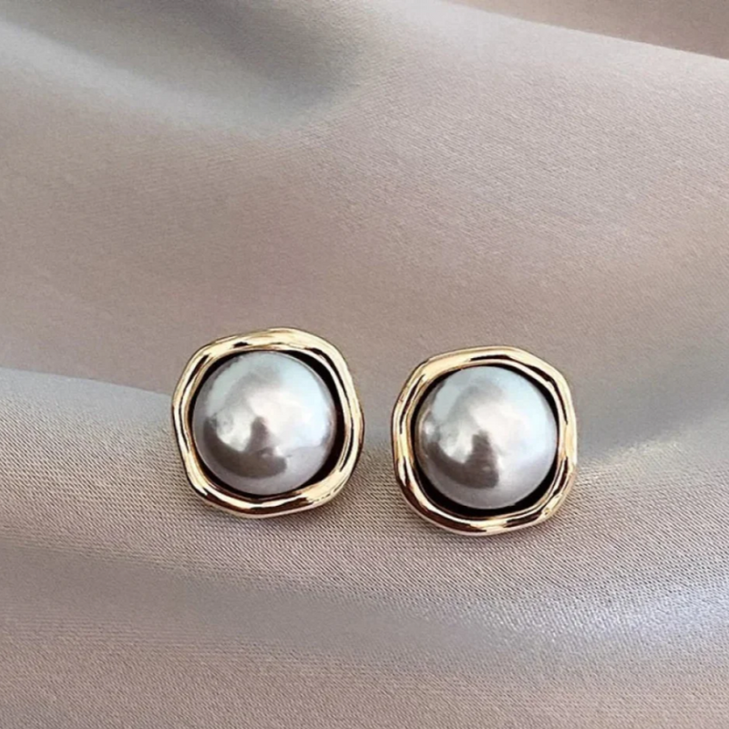 Orecchini eleganti con perla nera