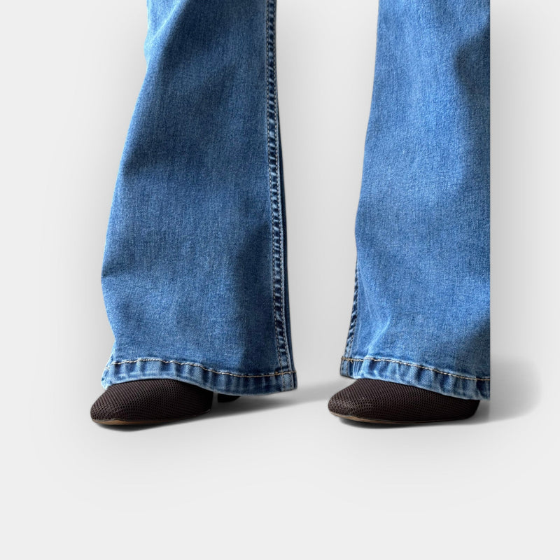 Jeans a zampa a vita alta