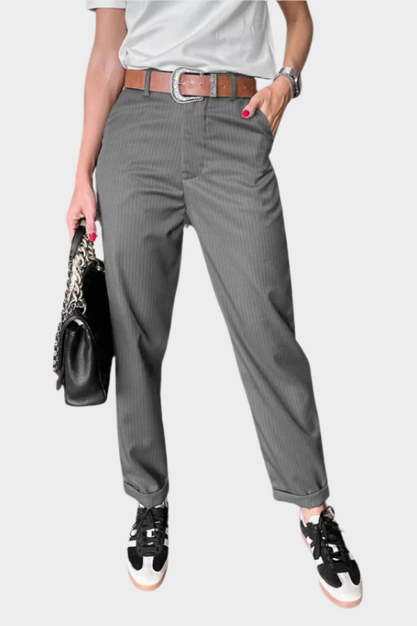 Pantaloni eleganti con cuciture