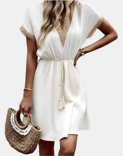 Abito boho romantico con cintura e scollo a V