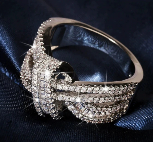 ANELLO LUMINOSO INTRECCIATO IN ARGENTO