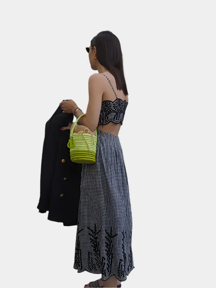 Abito con motivo a quadri tradizionale