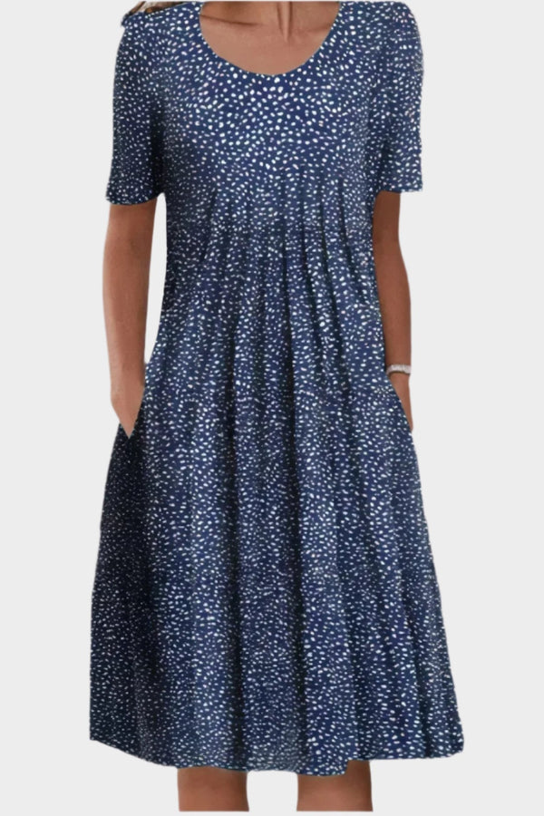 Abito estivo con cuciture floreali