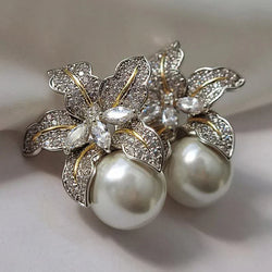 Orecchini Squisiti con Perla a Fiore | Oro Bianco