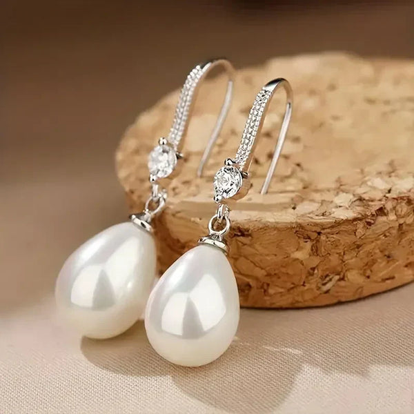 Orecchini Pendenti con Perle Luminose | Oro Bianco