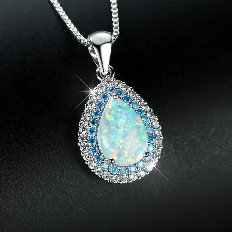 Elegante collana pendente scintillante con opale blu | Oro bianco