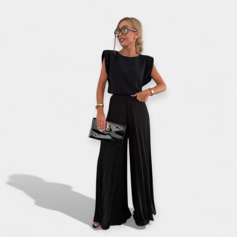 Completo estivo alla moda con top e pantaloni