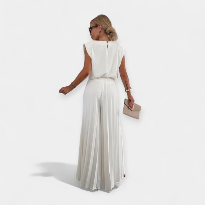 Completo estivo alla moda con top e pantaloni