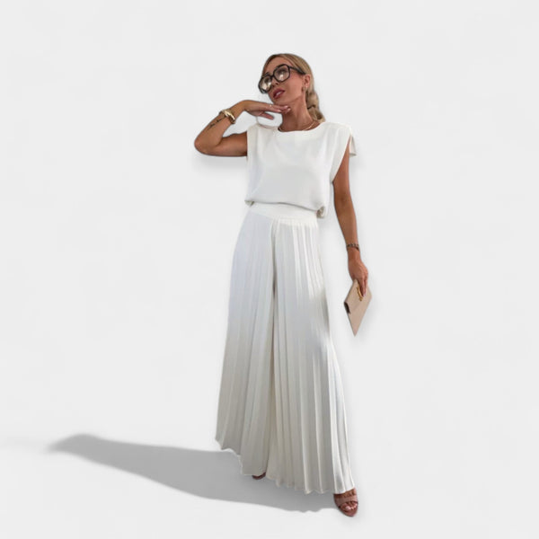 Completo estivo alla moda con top e pantaloni