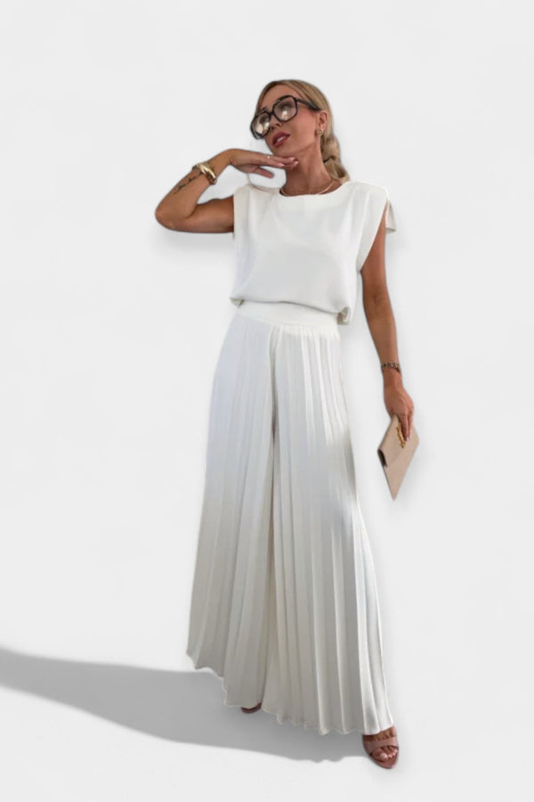 Completo estivo alla moda con top e pantaloni