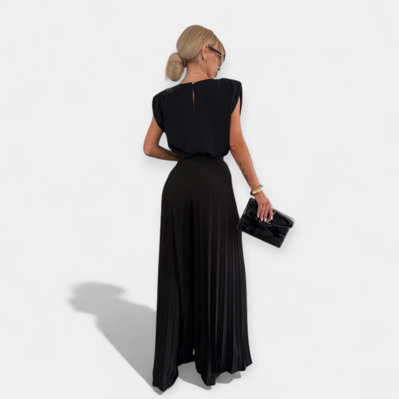 Completo estivo alla moda con top e pantaloni